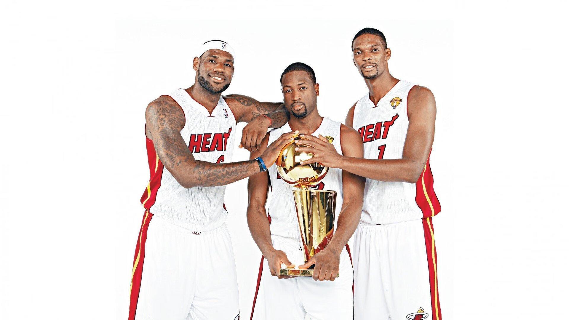 金球奖魔咒阴影笼罩，登贝莱与巴黎圣日耳曼教练组公开决裂，世界最佳沦为替补奇观