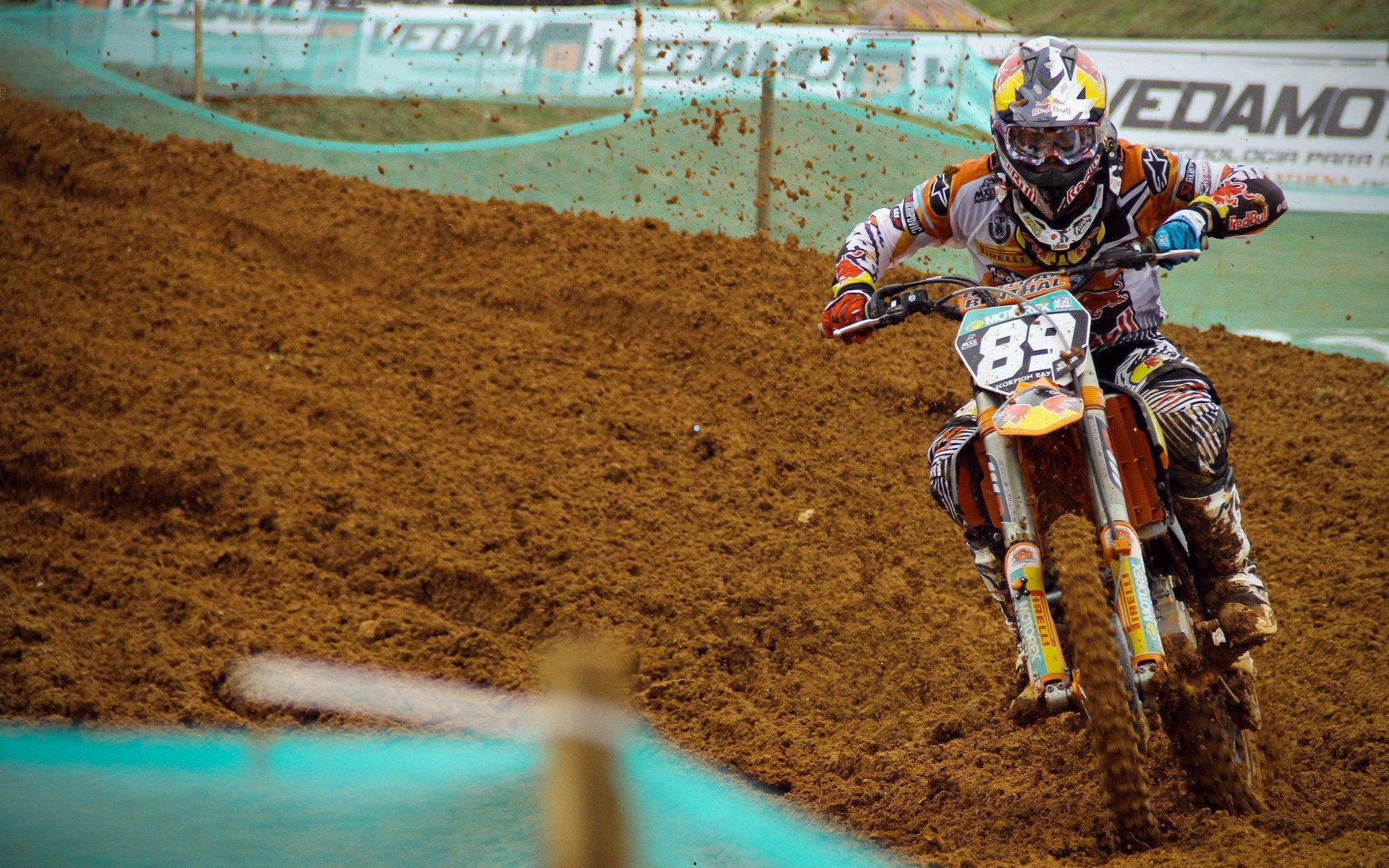 香港女足更衣室设施失当引风波 教练战术部署转战途中等候解决